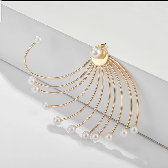 *Kiki* Asymmetrical Earring - Picture 5 of 6